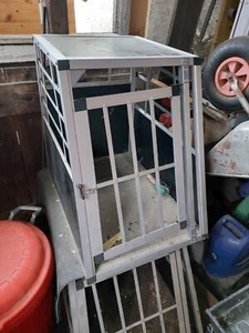 Hundeboxen fürs Auto abzugeben, wenig gebraucht - Bild 1 von 1