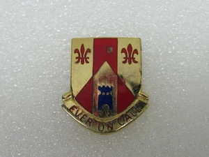 US Army 115th Field Artillery Distinctive Unit Crest Insignia Anstecknadel DUI DI - Bild 1 von 3