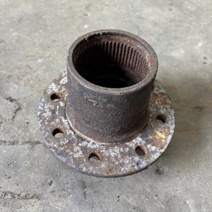 Ford Dana 50 60 F250 F350 Wheel Hub 86-97 - Picture 1 of 3