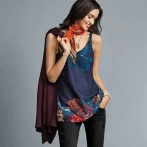 CAbi #3434 Artist Cami Blouse Tank Top MEDIUM Blue Floral Relaxed Spring Top M - Picture 1 of 8