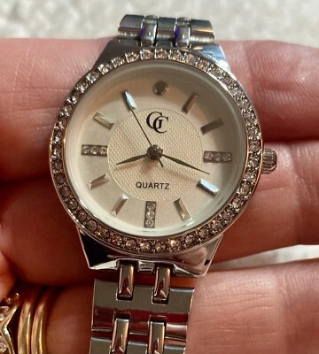 "Reloj GC para mujer 30 mm tono plata estrás bisel gemas esfera batería nueva 8""" Foto 1 de 4