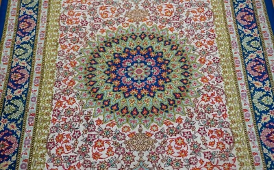 Alfombra oriental floral firmada anudada a mano fenomenal de seda pura 3'3"x 5' excelente Foto 1 de 4