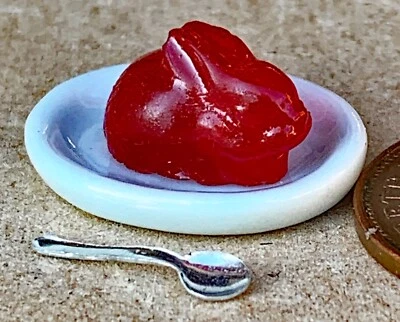 Rotes Gelee Kaninchen auf einer Keramikplatte W21 Tumdee Maßstab 1:12 Puppenhaus T2