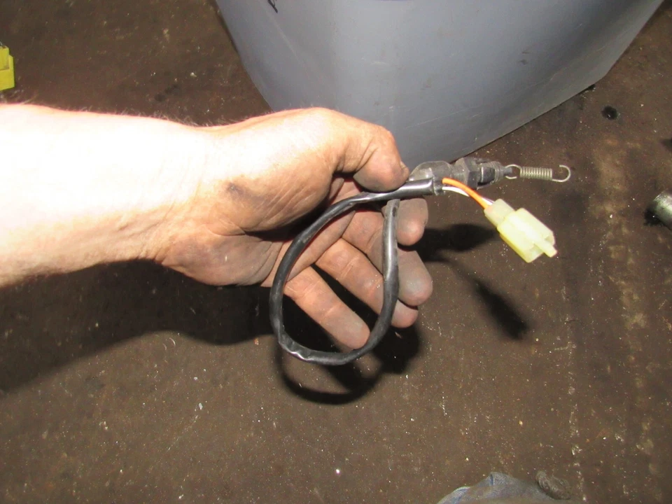 Interruptor de freno trasero Suzuki VZ800 2001 Marauder Foto 1 de 1