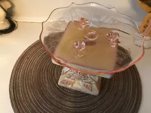 DE COLECCIÓN POSTRE ROSA DEPRESIÓN Plato Pies GRABADO FÉNIX Y ANTORCHA CAMA RARO - Imagen 1 de 6