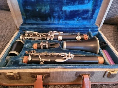 Vintage Sicur/Robert/Buffet/Bundy Clarinet France as is w/case/reeds  - Image 1 of 4