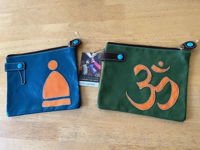 Lote de 2 bolsas clutch Urban Junket con cremallera - azul verdoso + verde con letrero Om Foto 1 de 4