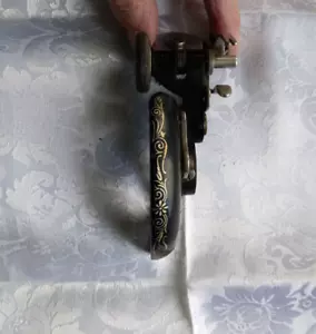 Singer Modell 99 Serie Nähmaschine Spulenwickler mit Gurtschutz - Bild 1 von 7