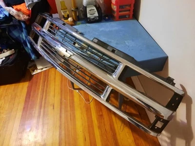 Grelha cromada Chevy K1500 anos 90 - Imagem 1 de 4