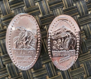JUEGO DE 2 PIEZAS MONEDAS PRENSADAS DE PENNY UNIVERSALES STUDIOS PARQUE VELOCIRAPTOR JURASSIC WORLD - Imagen 1 de 3