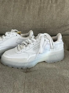 Reebok sneakers - Picture 1 of 8