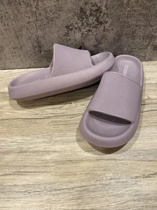 Cushionaire Damen Feather Cloud Recovery Slide Sandalen + Komfort US 8 / EU 38 - Bild 1 von 12