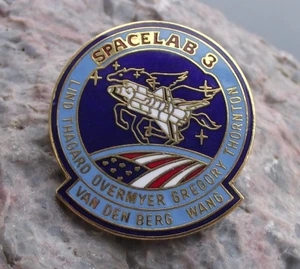 Official NASA Space Shuttle Mission STS 51-B Challenger Spacelab 3 Pin Badge - Picture 1 of 2