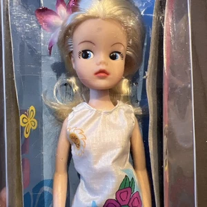 Sindy Doll. Classic 1960's BOAC Cabin Crew Uniform - bag- boxed vintage - Blonde - Picture 1 of 12