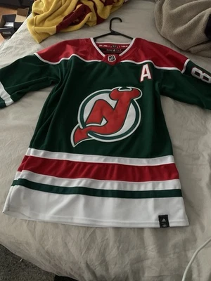Jersey verde alternativo New Jersey Devils Jack Hughes - talla grande Foto 1 de 3