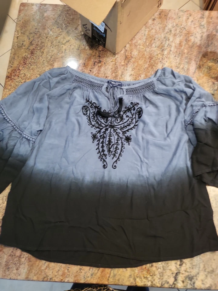 Blusa Studio West Ombre Azul Bordado Borla Talla Grande 2X Mangas Campana Fluidas Foto 1 de 4