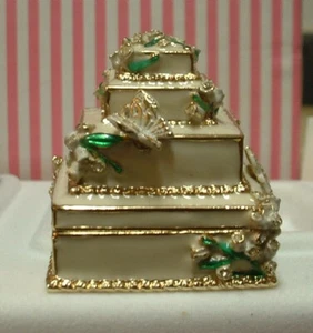 Estee Lauder Solid Perfume Compact 2003 "Wedding Cake" Full - Picture 1 of 1