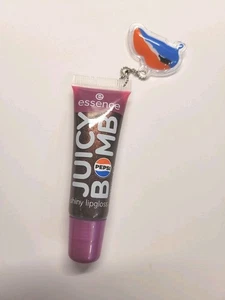 Essence Juicy Bomb Pepsi Cola Edition „Pepsi Bomb“ mit süßem Pepsi Logo Anhänger - Picture 1 of 2