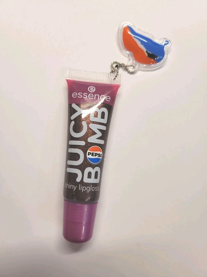 Essence Juicy Bomb Pepsi Cola Edition „Pepsi Bomb“ mit süßem Pepsi Logo Anhänger - Image 1 of 2