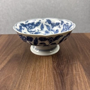 Japanese Porcelain Bowl Scalloped Rim Pedestal Blue & White - Picture 1 of 7