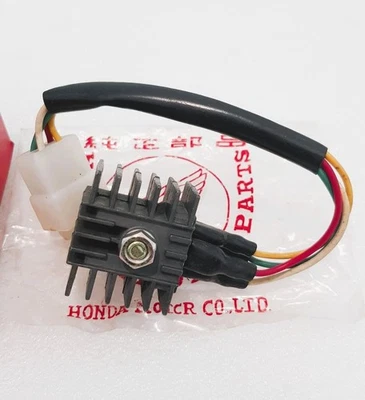 NOS HONDA CB100 CB125S CL100 CL125 SL100 SL125 VOLTAGE RECTIFIER JAPAN Foto 1 de 4