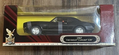 Chevy Camaro Z-28 1967 года выпуска 1:18 Road Signature литой металл подарочный выпуск черный/красный - Изображение 1 из 4
