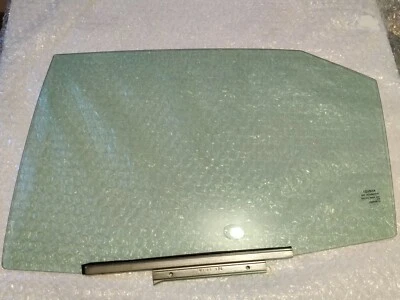 2017 Toyota Camry Sedan vidro da janela da porta traseira esquerda usado. - Imagem 1 de 3