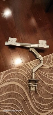 Humanscale M8 Dual Monitor Arm with Crossbar and handle - Silver - Image 1 of 4