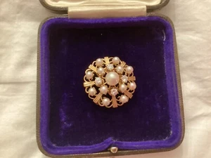 9ct gold Diamond and cultured pearl circular brooch - Picture 1 of 7