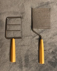 1930's Schneider Butterscotch Bakelite Cake Breaker & Cheese Slicer - Picture 1 of 1