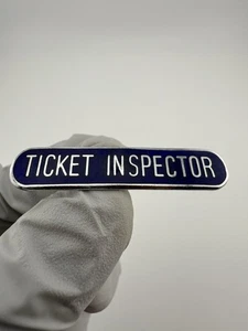 ¿De colección? Pin de esmalte azul Ticket Inspector - Imagen 1 de 6