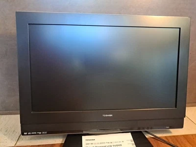 Toshiba 23HLV87 23" LCD Color Juegos HDTV Reproductor DVD Incorporado Combo 23" Foto 1 de 4