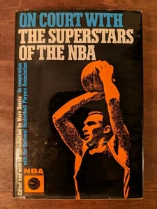 ON COURT WITH THE SUPERSTARS OF THE NBA Merv Harris 1st Edition 1st Print 1973 - Bild 1 von 7