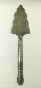 Vintage Spoon Cake Server Embossed Silver plate 10"Flatware Decor Kitchen Italy - Picture 1 of 10