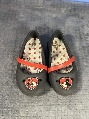 Sapatilhas Crocs bebê criança menina 8C Disney Mickey Minnie Mouse amor preto namorados - Imagem 1 de 4