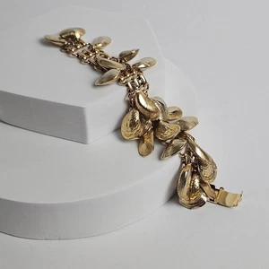 Vintage 1980s Napier Novelty signed Gold Tone Sea Shell Charm Statement Bracelet - Picture 1 of 15