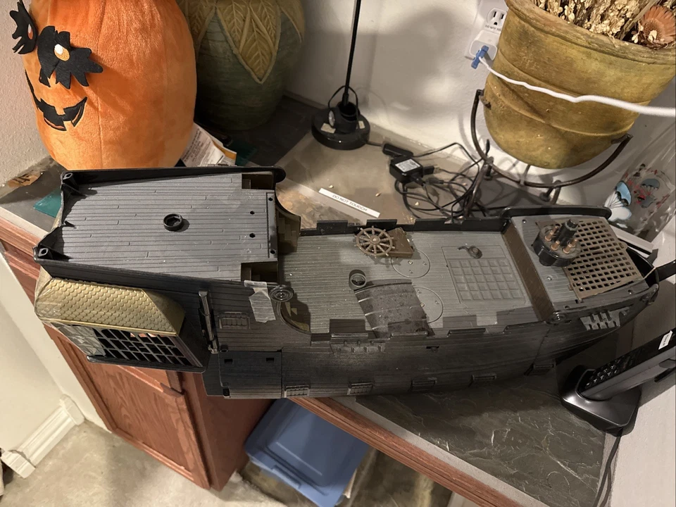 pirates of the caribbean ship toy models - Image 1 of 1