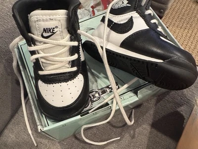 Nuevo sin etiquetas Bebé Nike Air Jordan 85 Negro/Blanco Cumbre Talla 3C DV3655-001 Foto 1 de 4