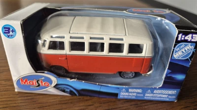 Maisto Volkswagen Transporter T1 (Clásica Camper Van) Pantalla Dividida Rojo - 1:43 Foto 1 de 4