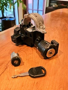 Interruptor de encendido Ford Focus 2008-2012 con cerradura de puerta, 1 llave e inmovilizador - OEM - Imagen 1 de 4