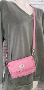Bandolera rosa plata tachonada imitación cuero ribete festoneado Western Boho - Imagen 1 de 16