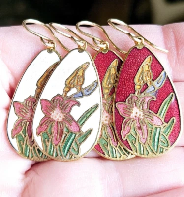 Pendientes colgantes de flores esmaltadas Cloisonne alambres rellenos de oro mejorados a tu elección Foto 1 de 4