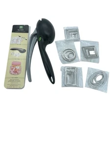 Making Memories Tag Maker Tool For Scrapbooking. w/5 Packs Of New Metal Frames - Picture 1 of 1