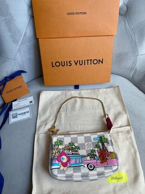 Auténtico Louis Vuitton Damier Azur Mini Pochette 2021 Animación de Navidad Hollywood  Foto 1 de 4