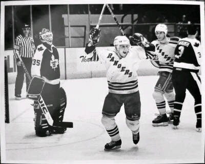 1990 JEFF REESE NHL HOCKEY PHOTO BRUCE BENNETT BRIAN MULLEN TYPE 1 GOALIE MASK - Image 1 of 4