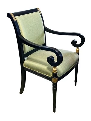 Sillón de madera lacada estilo francés de mediados de siglo #5803 con seda tailandesa Foto 1 de 4