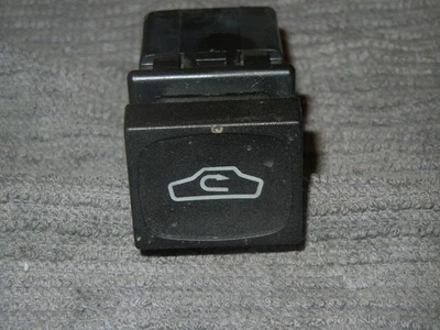 86-93 Classic Saab 900 Air Conditioner Recirculation Switch 9523846  D2 - Image 1 of 4