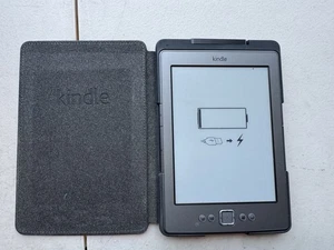 Lector electrónico Amazon Kindle 4ta generación 6" (D01100) incluido con estuche - Imagen 1 de 11