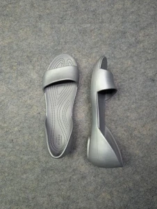 Crocs Lina Dorsay Womens Sz7 Silver Iconic Comfort Flat Open Toe Sandals Shoes - Picture 1 of 5