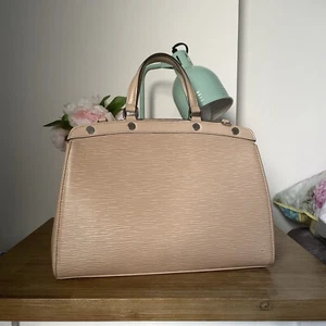 Louis Vuitton Brea Nude Pink Leather Wave Pattern Handbag With Crossbody Strap - Picture 1 of 12